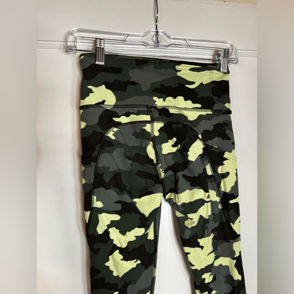 Lululemon Camo Capri Leggings Run Workout Fitness Athleisure Yoga Pilates